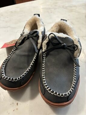 Flojos Men’s Black Faux-Fur Lined Moccasin Slippers
